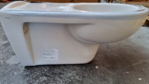 Fali WC 70 cm Zárt mozgáskorlátozott oldal nézet